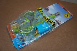 lot 143 image: US Divers Junior Snorkel Set