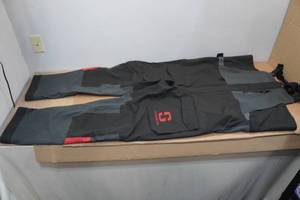lot 115 image: Striker Mens Predator Waterproof Bibs - 2XL
