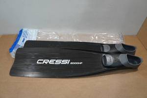 lot 145 image: Cressi Gara 2000HF Freediving Fins - 8-942-43