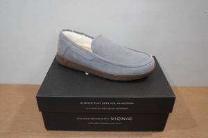 lot 160 image: Vionic Gustavo Mens Orthotic Slippers -Size 9