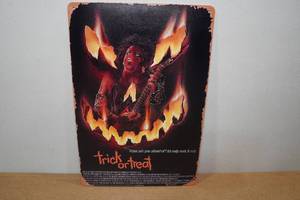 lot 175 image: Novelty Metal Sign - Trick or Treat