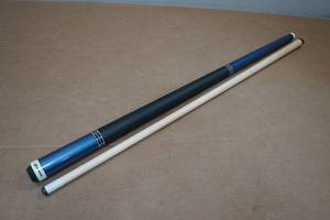 lot 182 image: Players Pool Cue - 18oz