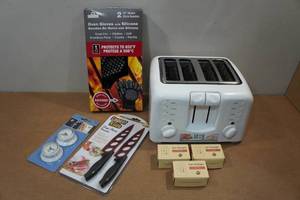 lot 193 image: Housewares - Toaster, Copper Knives, Oven Gloves