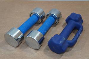 lot 195 image: Small Hand Weights