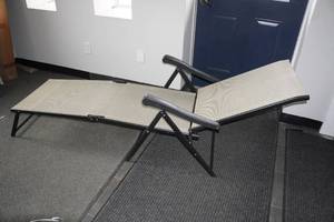 lot 197 image: Folding Lounge Chair