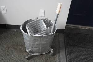 lot 198 image: Galvanized Mop Bucket with Wringer