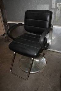 lot 10D image: Swivel BarberSalon Chair