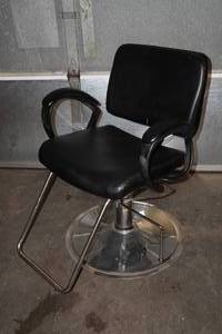 lot 10E image: Swivel BarberSalon Chair