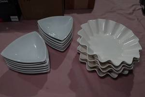 lot 164 image: Party Plates and Bowls