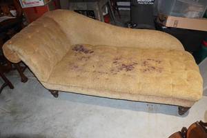 lot 14 image: Antique Fainting Couch