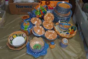 lot 28 image: Assorted Lusterware Pieces
