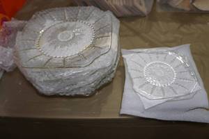 lot 31 image: Square Jewel Design Crystal Plate Set