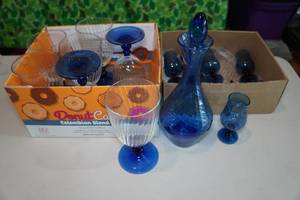 lot 32 image: Blue & Clear Glass Pieces
