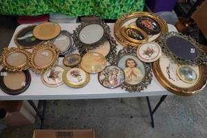 lot 130 image: Large Assortment of Picture Frames
