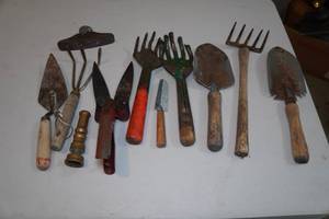 lot 137 image: Assorted Yard Hand Tools