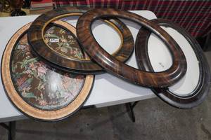 lot 153 image: 4 Oval Frames