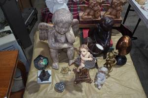 lot 156 image: Assorted Angel Dcor