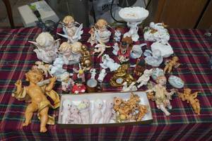 lot 157 image: Assorted Angel Dcor
