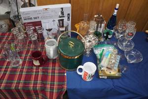 lot 158 image: Assorted Barware - Glasses, Ice Bucket, Mugs, Dcor