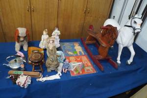 lot 180 image: Assorted Vintage Toys