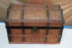 lot 182 image: Antique Victorian Trunk for Dolls The Emerson