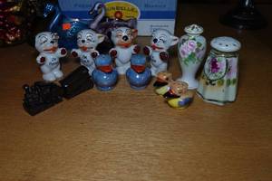 lot 37 image: Salt & Pepper Shakers