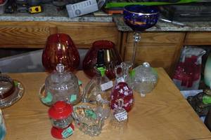 lot 44 image: Assorted Glassware
