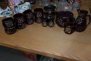 lot 45 image: Vintage Japanese Redware Service Set