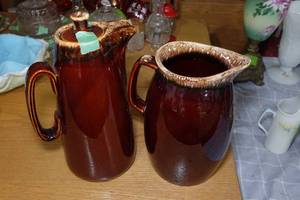 lot 48 image: Vintage Hull & USA Pitcher and CoffeeTea Carafe