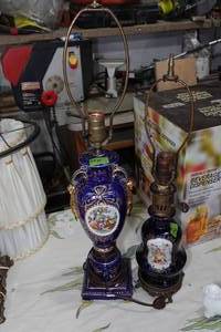lot 74 image: 2 Vintage Lamps
