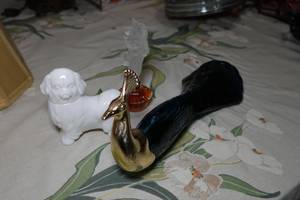 lot 75 image: 3 Vintage Avon Perfume Bottles