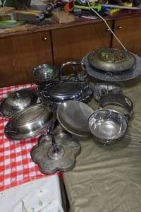 lot 84 image: Assorted Vintage Service Pieces