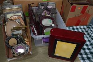 lot 96 image: Assorted Picture Frames