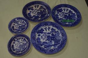 lot 112 image: Plate Set