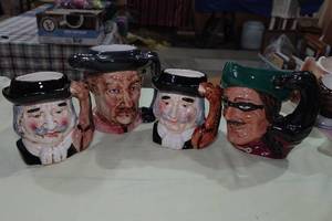 lot 123 image: Vintage Head Mugs