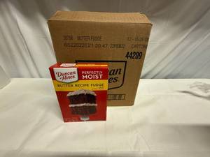 lot 13 image: MM. 12x Butter Recipe Fudge Cake-Duncan Hines