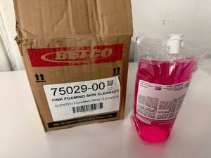 lot 73 image: 6x 33.8oz Pink Foaming Skin Cleasnser-Betco