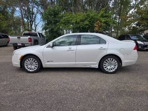 2010 MERCURY MILAN HYBRID *No Accidents* (NO RESERVE)