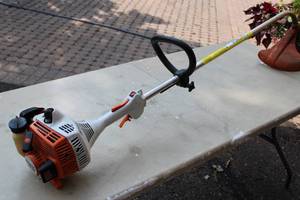 lot 7 image: Stihl FS 38 Gas String Trimmer