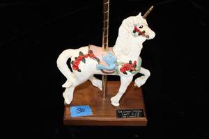 lot 30 image: Vintage Pjs Carousel Collection Loof Style Unicorn
