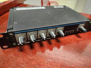 lot 2 image: SHURE SCM268 microphone mixer (585092) UntestedSee Description