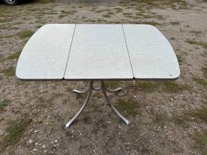lot 29 image: Vintage Table 30 x 47