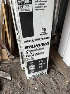 lot 35 image: 24 Sylvania Super Saver F96T12CWX Bulbs