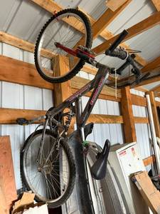 lot 41 image: 21 Cliff Runner Bicycle