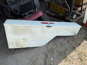 lot 52 image: Wheel Well Truck Tool Box