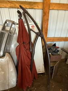 lot 58 image: Cantilever Patio Umbrella