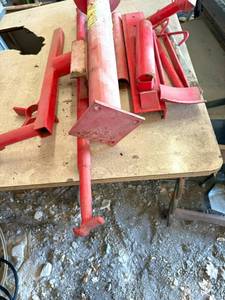 lot 63 image: Manual Tire Changer