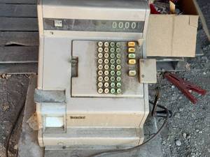 lot 88 image: Vintage Cash Register
