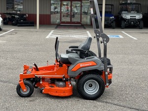 lot 8 image: BRAND NEW NON CURRENT HUSQVARNA Z448 COMMERCIAL ZERO TRUN LAWN MOWER NO RESERVE