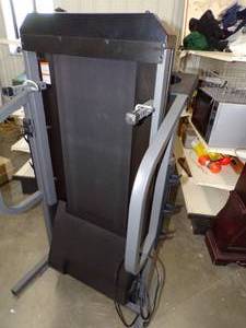 lot 9 image: Weslo Cadence DL15 Thread Mill